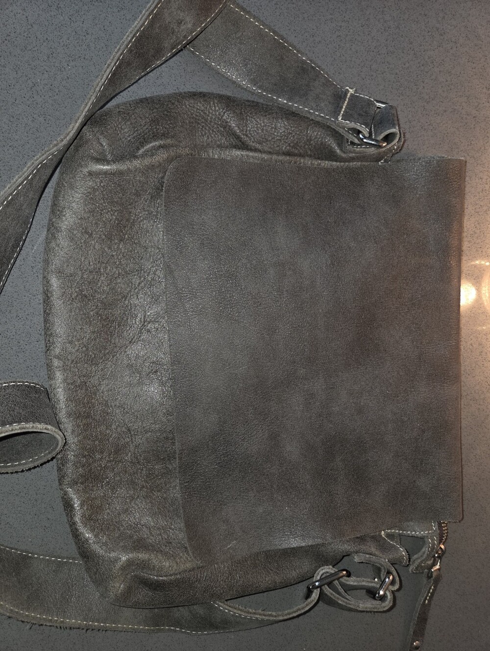 Roots Med Sized Messenger Tribe Leather